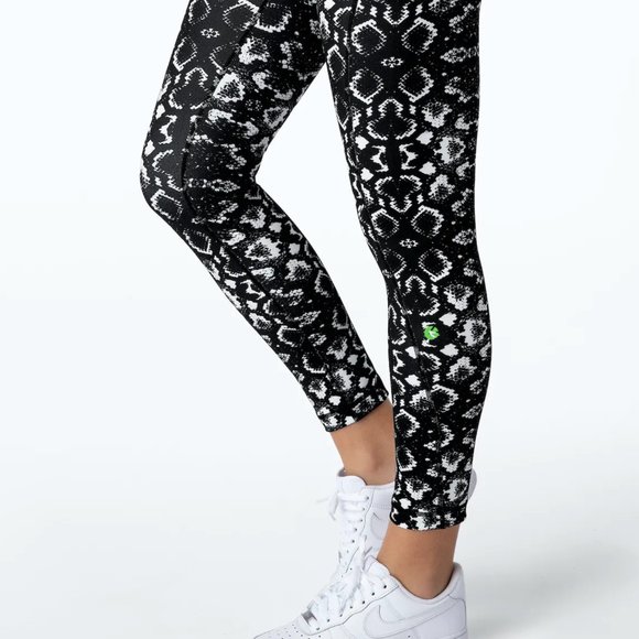 ETHIKA HIGH WAISTED TIGHT BOA Leggings. Medium. - Picture 3 of 5